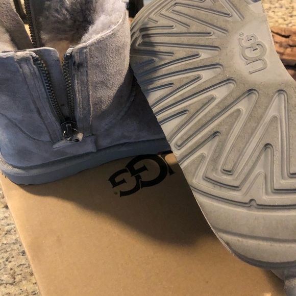 Girls Grey side zipper uggs great shape !!! Gently worn. Size 3. - Picture 5 of 7